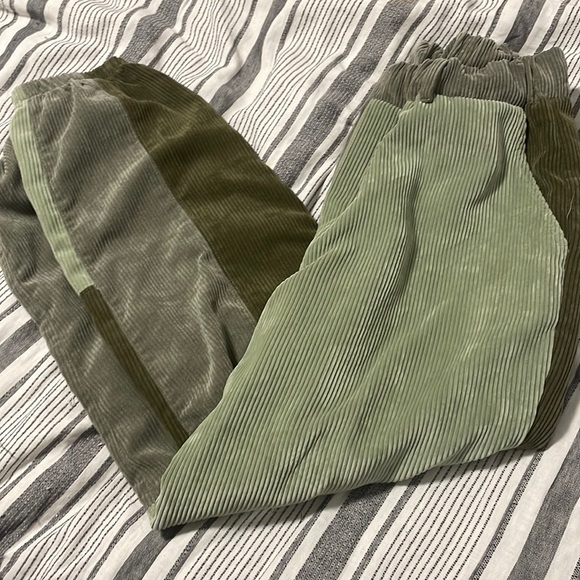 Gilded intent, corduroy, mismatch green, baggy, barley worn. - Picture 1 of 8
